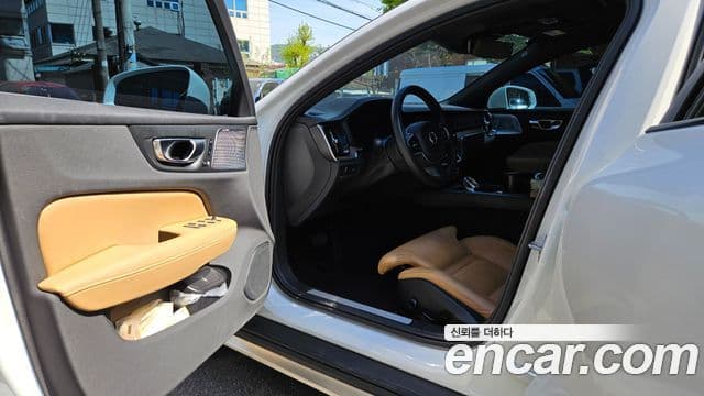 Volvo V60 Cross Country 2021 — ფოტო 7/12