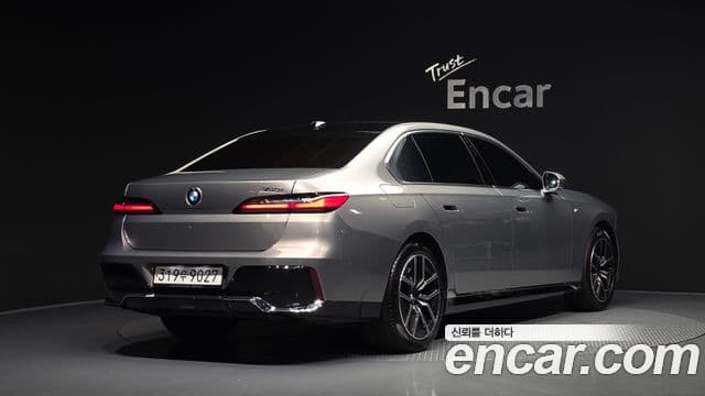 BMW 7 Series 2023 — Photo 6/36