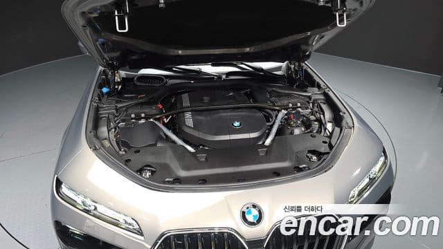 BMW 7 Series 2023 — Photo 17/36