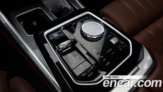 BMW 7 Series 2023 — Photo 24/36
