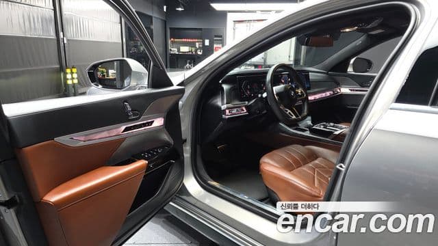 BMW 7 Series 2023 — Photo 9/36