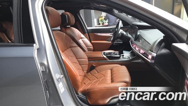 BMW 7 Series 2023 — Photo 21/36