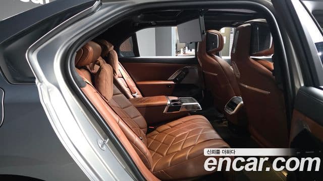 BMW 7 Series 2023 — Photo 20/36