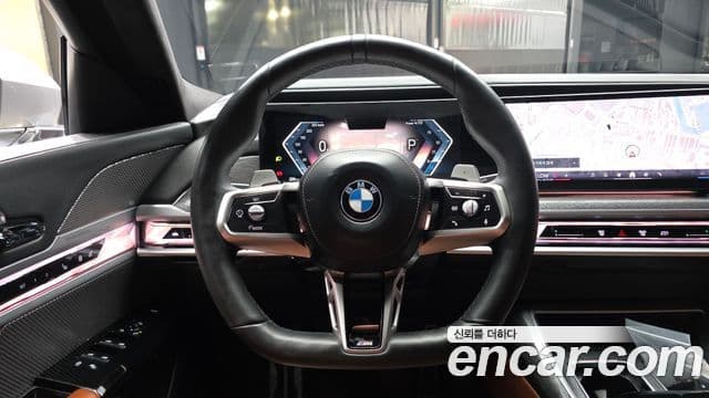 BMW 7 Series 2023 — Photo 29/36