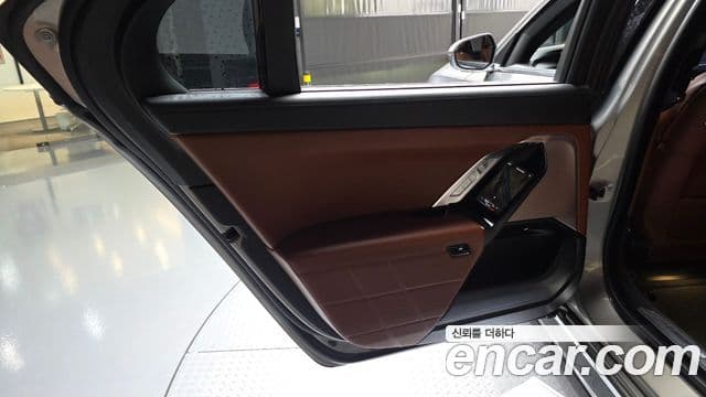 BMW 7 Series 2023 — Photo 33/36