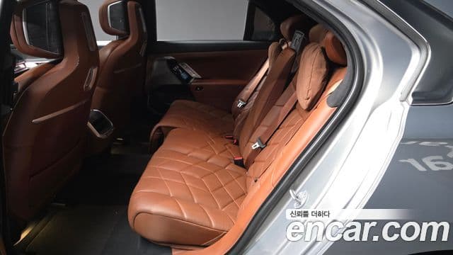 BMW 7 Series 2023 — Photo 7/36