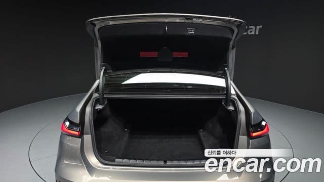 BMW 7 Series 2023 — Photo 22/36