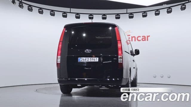 Hyundai Staria 2021 — Фото 4/20