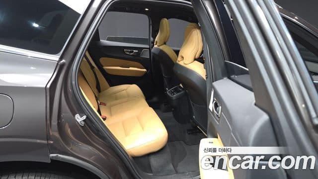 Volvo XC60 2025 — Фото 12/20