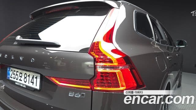 Volvo XC60 2025 — Photo 33/33