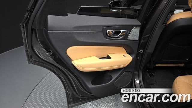 Volvo XC60 2025 — Photo 19/33