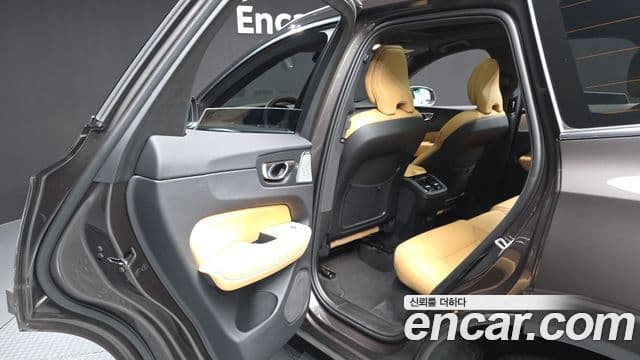 Volvo XC60 2025 — Photo 15/33