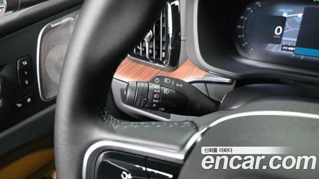 Volvo XC60 2025 — Photo 26/33