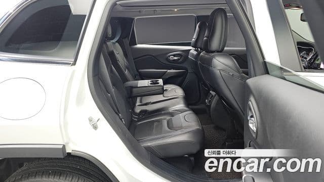 Jeep Cherokee 2021 — Şəkil 13/30