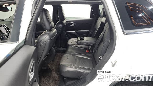 Jeep Cherokee 2021 — Şəkil 17/30