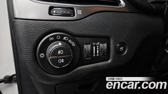 Jeep Cherokee 2021 — Şəkil 26/30
