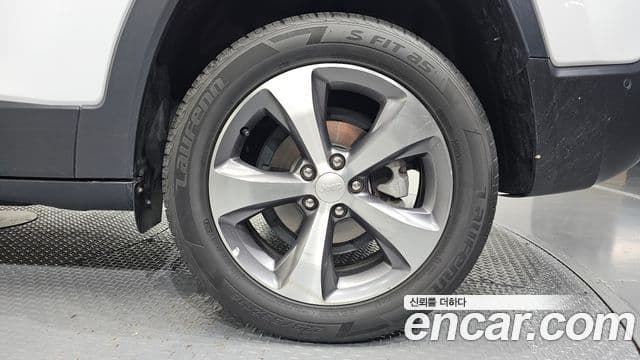 Jeep Cherokee 2021 — Şəkil 24/30