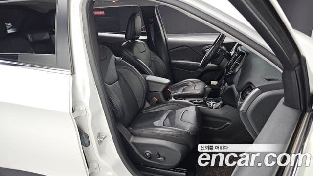 Jeep Cherokee 2021 — Şəkil 22/30