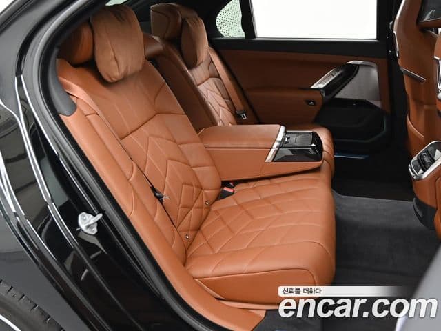 BMW 7 Series 2026 — ფოტო 8/20