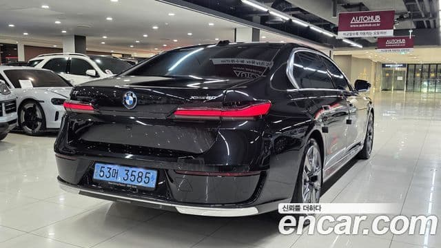 BMW i7 2023 — Şəkil 13/20