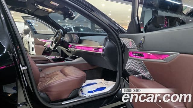 BMW i7 2023 — Şəkil 12/20