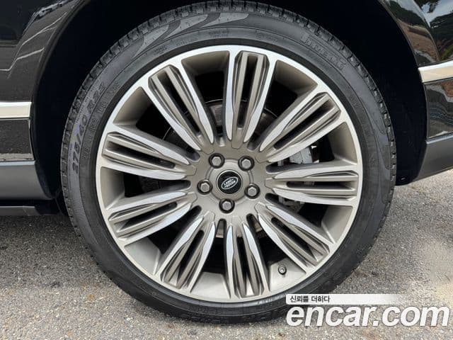 Land Rover Range Rover 2020 — Photo 19/20