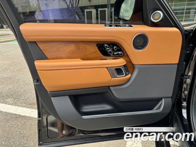 Land Rover Range Rover 2020 — Photo 2/20
