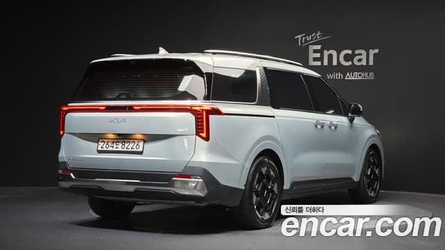 Kia Carnival 2023 — Фото 2/20