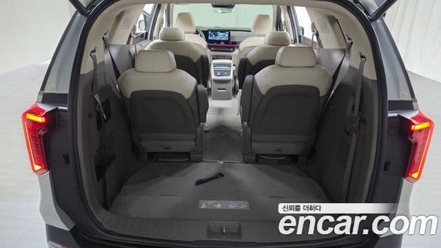 Kia Carnival 2023 — Фото 19/20