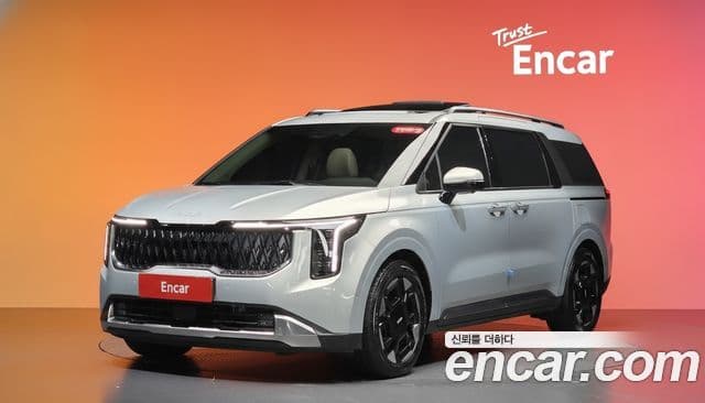 Kia Carnival 2023 — Фото 1/20