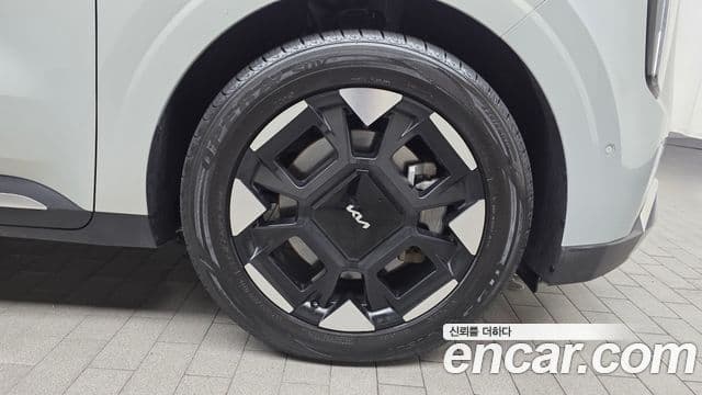 Kia Carnival 2023 — Photo 13/34