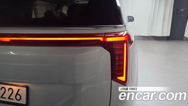 Kia Carnival 2023 — Photo 27/34