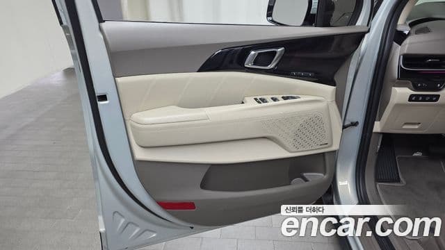 Kia Carnival 2023 — Photo 3/34