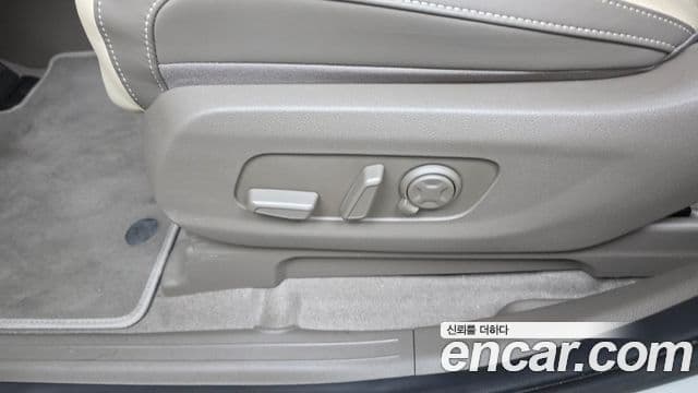 Kia Carnival 2023 — Photo 14/34