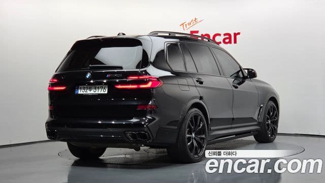 BMW X7 2023 — Şəkil 28/39