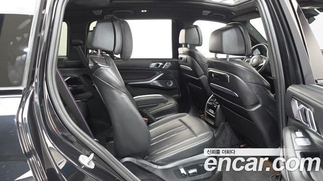 BMW X7 2023 — Şəkil 33/39