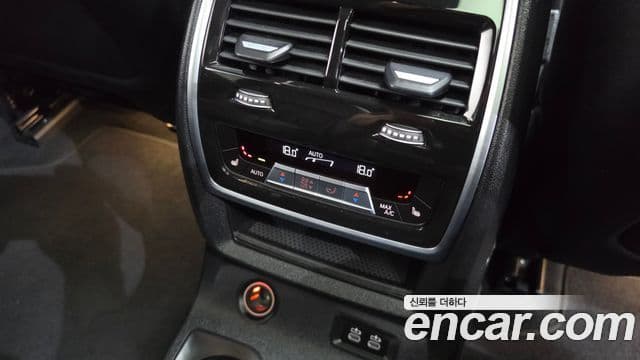 BMW X7 2023 — Şəkil 32/39