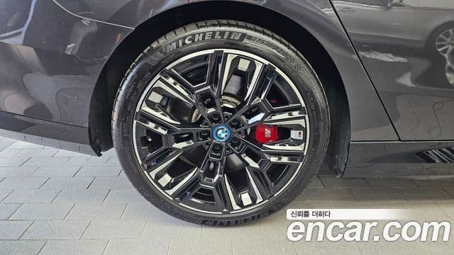 BMW i5 2023 — ფოტო 7/20