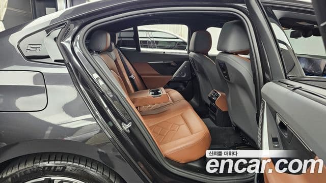 BMW i5 2023 — ფოტო 16/20