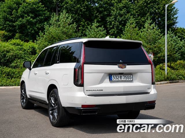 Cadillac Escalade 2023 — Фото 2/20