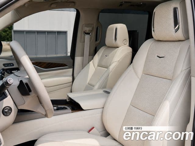 Cadillac Escalade 2023 — Фото 10/20
