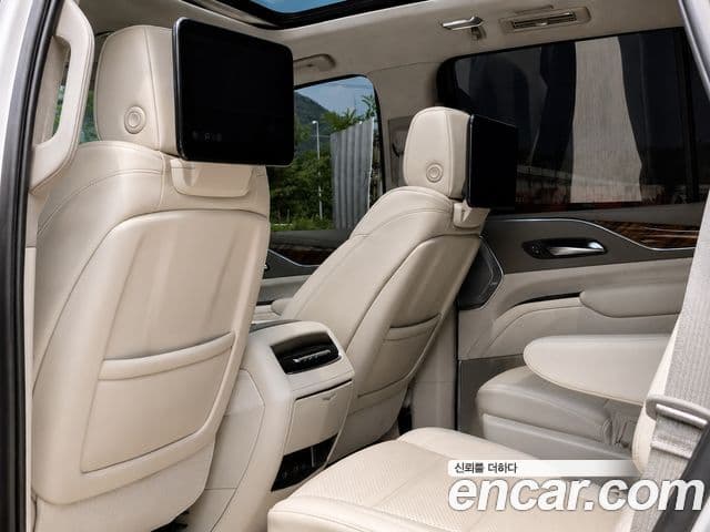 Cadillac Escalade 2023 — Фото 11/20