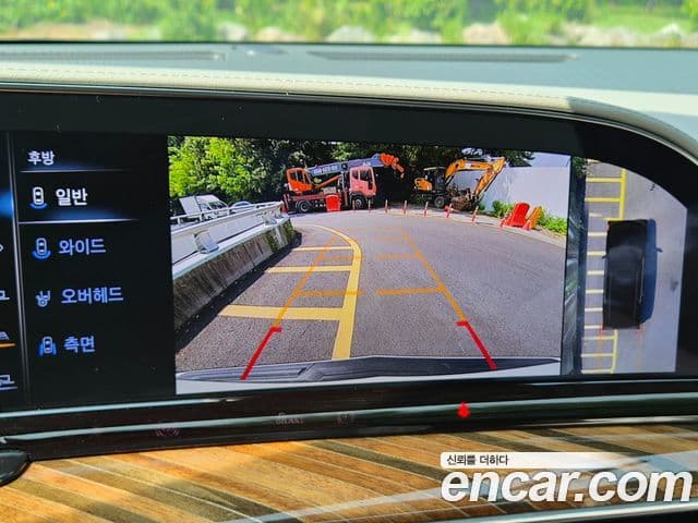 Cadillac Escalade 2023 — Фото 19/20