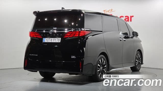 Toyota Alphard 2024 — Photo 9/20