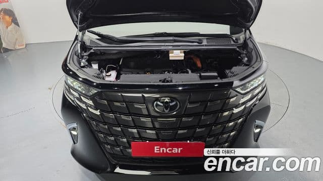 Toyota Alphard 2024 — Photo 19/20