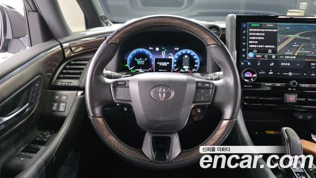 Toyota Alphard 2024 — Photo 10/20