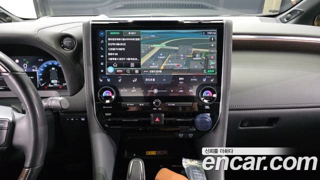 Toyota Alphard 2024 — Photo 14/20
