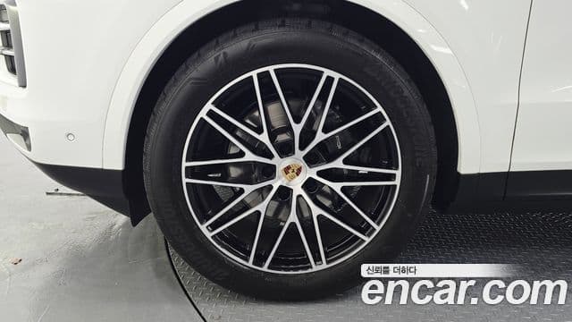 Porsche Cayenne 2024 — ფოტო 24/38