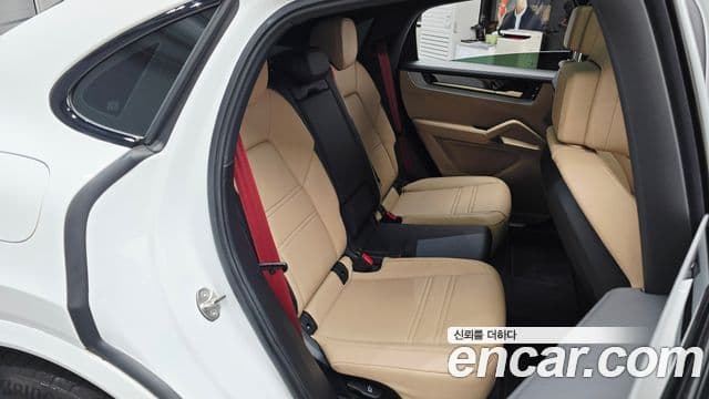 Porsche Cayenne 2024 — ფოტო 14/38