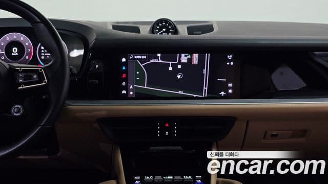Porsche Cayenne 2024 — ფოტო 13/38
